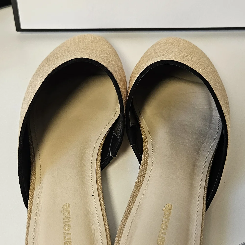 Larroudé Venice Flat Mule – Beige Raffia/Black Trim - Picture 3 of 8